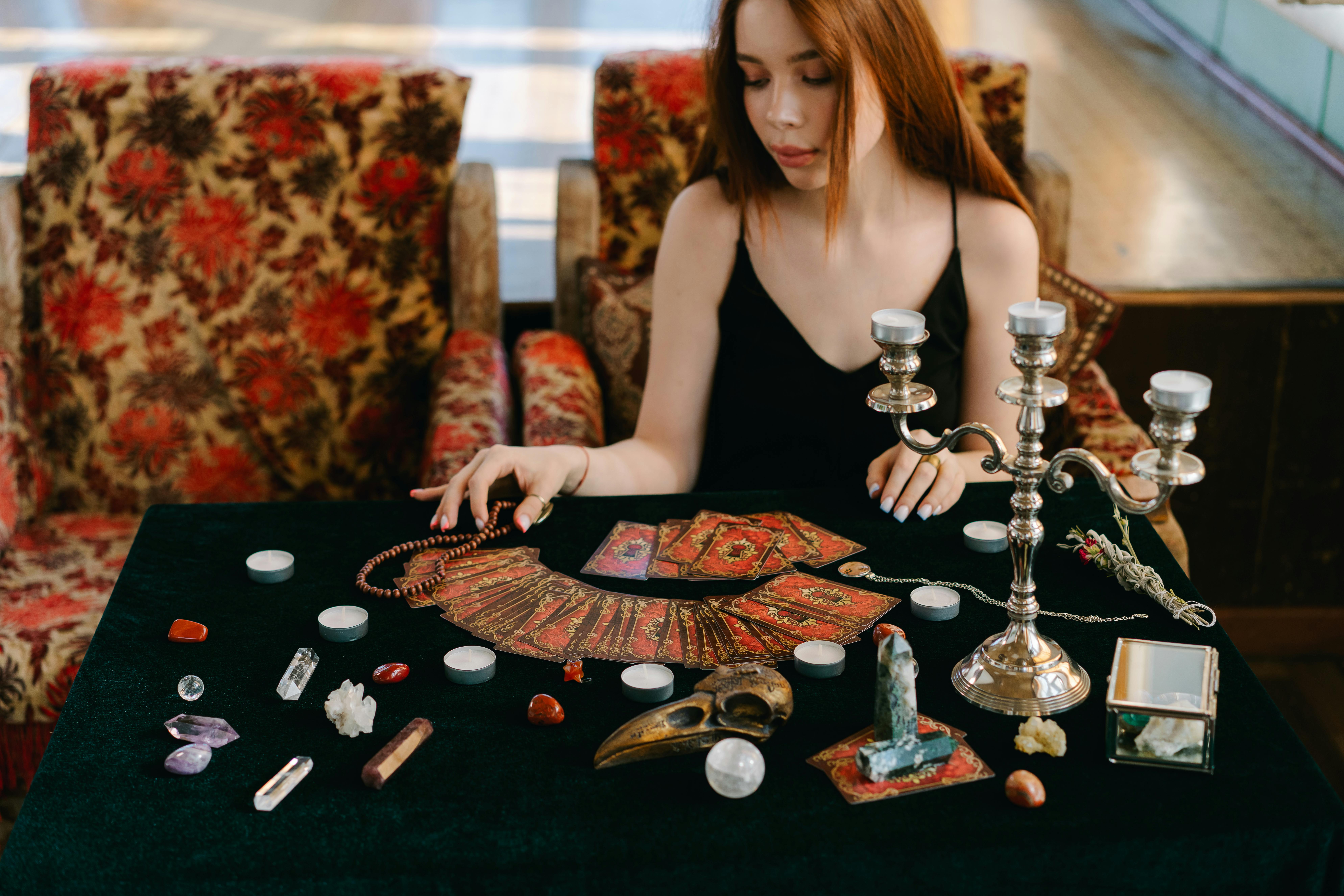Astrolojide Evler: Hayatınızın 12 Sahnesi ve Anlamları